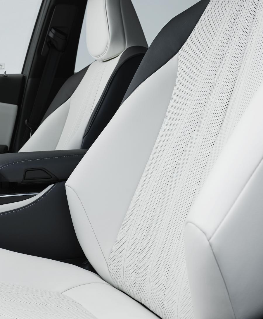Детали интерьера Toyota Crown Concept 2017 года  (фото 4 из 4)